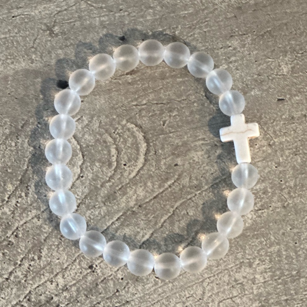 Quartz Beaded bracelet with Howlite Cross